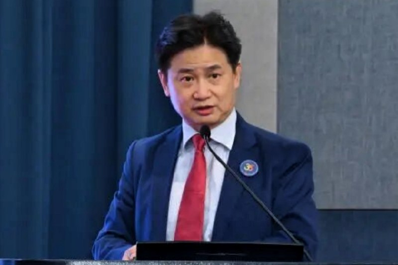 政协委员吴宏伟：提升教师AI素养是中小学教育关键在人工智能加速渗透社会各领域的时代，如果中小学老师自身的AI知识准备不足，将直接影响孩子AI素养的培养资料图：吴宏伟