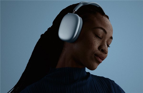 苹果AirPods Max 2正式开售：3999元 支持自适应降噪、实时翻译苹果AirPods Max 2头戴耳机今天正式开售/发货，售价3999元