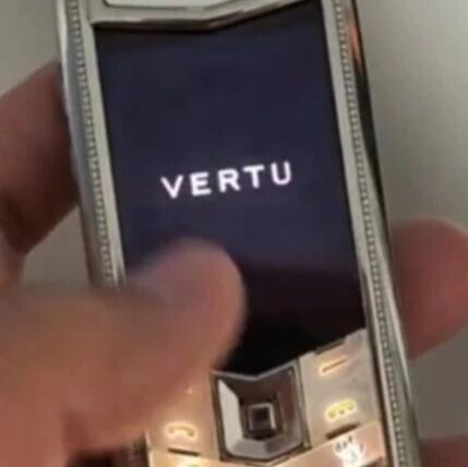 30万元VERTU手机入手11年成摆设via 界面新闻
