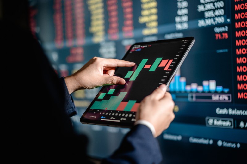 【今日热点】电网设备持续走强 美伊冲突走向不明油气板块调整此前受益于美伊冲突的石油石化、煤炭、航运港口、工业金属等板块跌幅居前图：IC photovia 财新网 - 最新文章