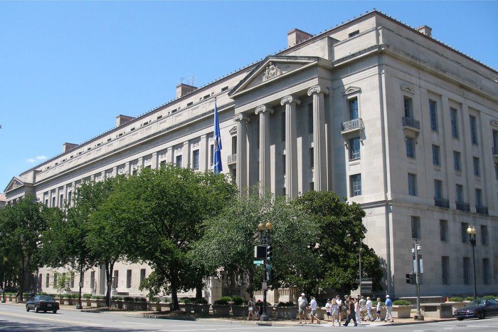 美国司法部拒绝协助法国调查马斯克的X公司社交媒体平台X的巴黎办公室今年早些时候遭到突击搜查后，美国司法部已告知法国执法部门，不会协助法方调查埃隆．马斯克的X公司