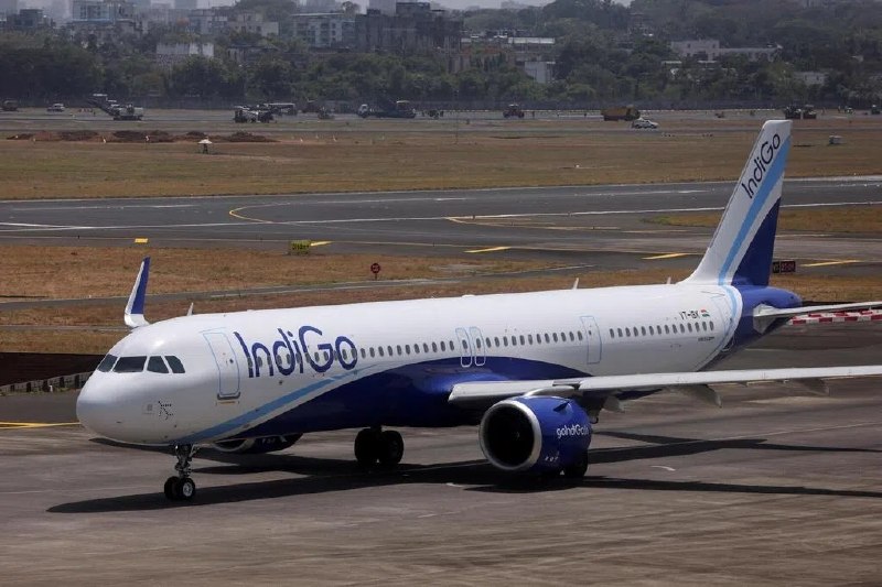 印度客机落地后因移动电源起火紧急疏散乘客印度靛蓝航空（IndiGo）一架飞机在北部城市昌迪加尔（Chandigarh）落地后，因一名乘客携带的移动电源起火，而对乘客进行紧急疏散