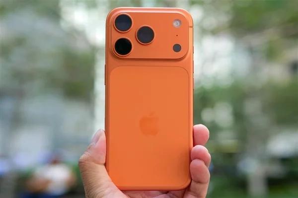 iPhone 17系列暴降1000元后销量暴增 中国区激活量累积突破3000万台苹果这次突然官宣降价，iPhone 17 Pro系列直接直降1000元，没想到价格一下打到发布以来新低