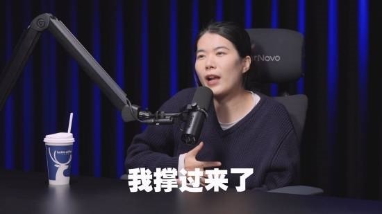 罗永浩称杨笠段子没有恶意：被心理脆弱的人过度解读 微博CEO表态日前罗永浩发布了最新一期深度长谈博客的预告，本次嘉宾为脱口秀演员杨笠，在网上引发了不小的争议
