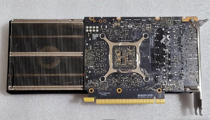 桌面版 RTX 3050 Ti 工程样卡现身：采用 GA106 核心、3328个CUDA 核心与6GB显存一款从未正式发布的 NVIDIA GeForce RTX 3050 Ti 桌面显卡近日在网络曝光，证实这一“只存在于笔记本端”的型号在 Ampere 时代其实曾有桌面版工程样卡流出