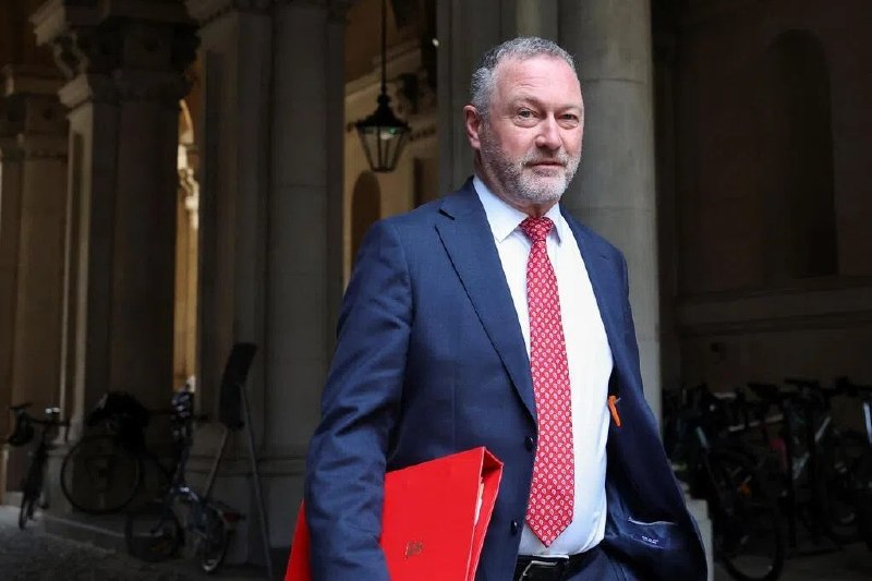 英首相盟友呼吁工党同僚冷静 勿重蹈保守党覆辙英国首相斯塔默的坚定盟友呼吁工党同僚“冷静下来”，称还没有人能够证明自己拥有足够支持，可以向斯塔默发出挑战