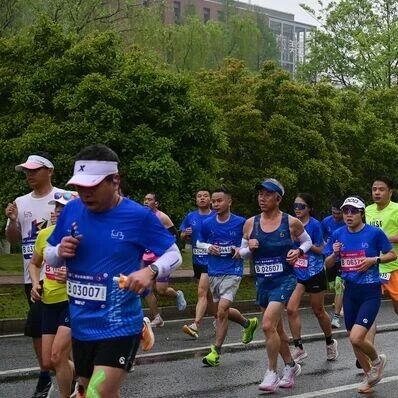 最高补贴10万元！多地向马拉松参赛者提供购房优惠via 界面新闻