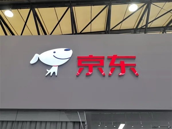 京东新规：禁止员工加班超过12点 连续工作不超12天据报道，京东内部推出“3个12”管理原则，由创始人刘强东在上周提出，本周起在多个部门推进落实