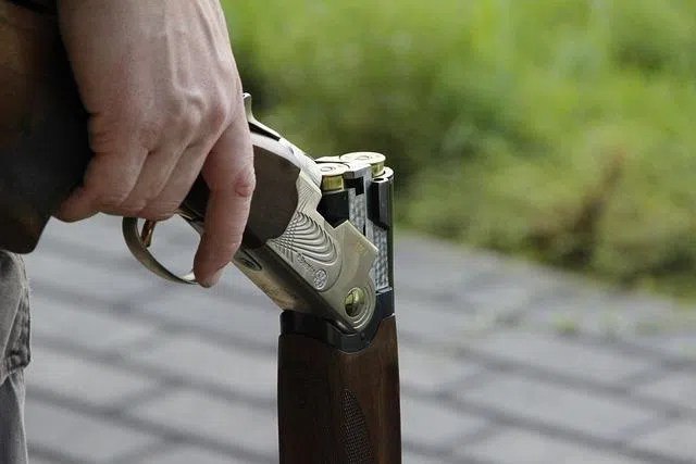 西班牙南部枪击事件已致二死四伤西班牙媒体报道，西班牙南部发生枪击事件，已造成两人死亡、四人受伤