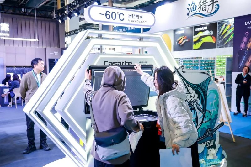 海尔发布行业首款家用级-60℃超低温冷柜 一级能耗，运行噪音38分贝3月30日，海尔冷柜在上海国际路亚钓鱼及装备展览会上发布行业首部《超低温保鲜科技白皮书》，并展出卡萨帝品牌旗下家用级-60℃超低温柜