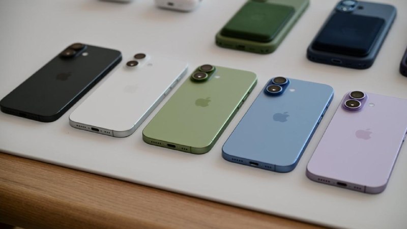 全球Q1 2026最畅销智能手机：iPhone 17一如预期稳坐头名今年一季度全球卖得最火的手机就是标准版 iPhone 17，一款机型就占了全球新售智能机大约 6% 的份额，把自家 Pro 系列和安卓对手都压了一头