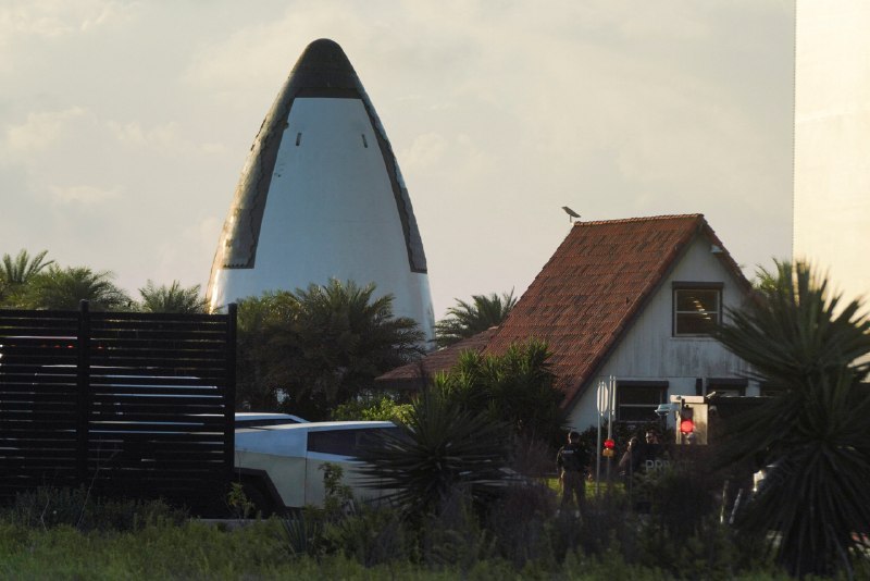 ↩️🖼 马斯克预计 SpaceX 2030 年收入达 1 万亿美元科技圈🎗在花频道📮:克鲁格曼：马斯克是“人形庞氏骗局”，SpaceX 上市让普通投资者被迫买单 诺贝尔经济学奖得主保罗·克鲁格曼撰文批评，马斯克多年承诺的自动驾驶出租车、超级高铁和火星殖民地等产品大多未兑现，其财富却靠投资者对其“天才”的信仰不断推高，形成“人类庞氏骗局”