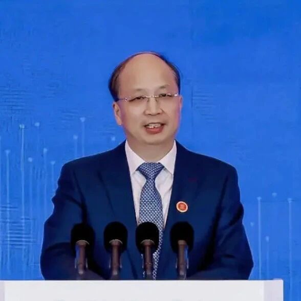 “IPO之王”易会满via 凤凰网财经