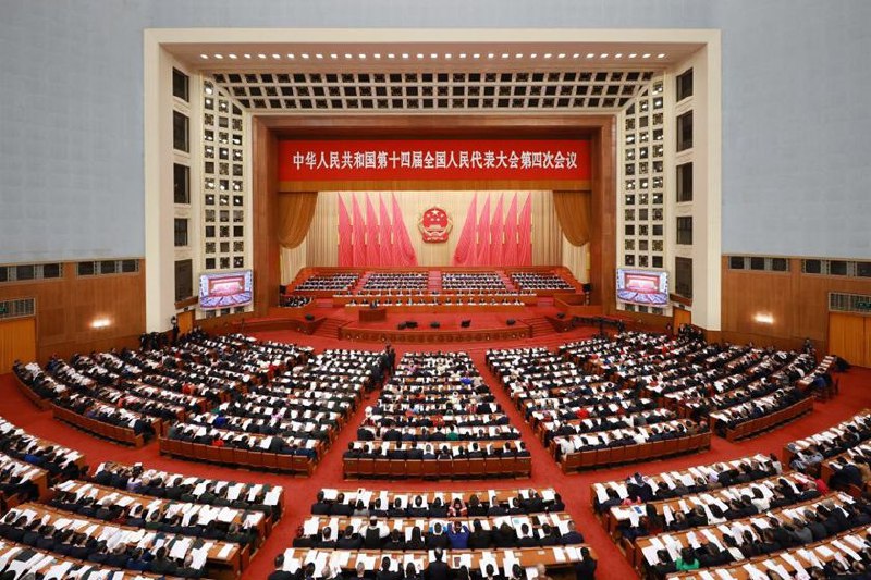 政府工作报告未再提“止跌回稳” 楼市政策重心转向“去库存”从最近三年政府工作报告的表述变化看，房地产政策主线从“防风险”转向“止跌回稳”，再转向“去库存”和结构调整3月5日，十四届全国人大四次会议开幕会在北京人民大会堂举行