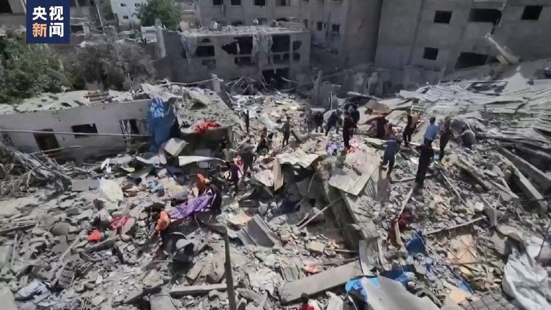 以军袭击加沙北部一难民营附近房屋 已致33人死亡△资料图总台记者获悉，当地时间18日晚，以军战斗机对加沙地带北部杰巴利耶难民营纳萨尔环岛附近多个房屋进行轰炸