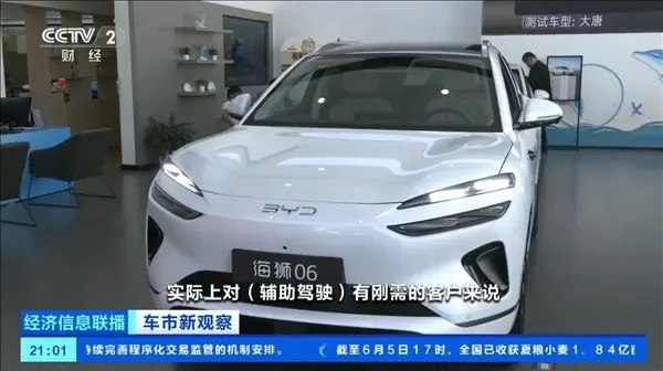 车规级存储芯片价格暴涨180% 多款新能源车涨价了据央视财经报道，近期国内车市走势分化明显，新能源车型受上游供应链涨价影响陆续调价，燃油车却持续降价放利、加大优惠，市场呈现冰火两重天的格局