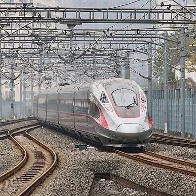 15日起售，60周岁及以上老年旅客可享淡季火车票优惠via 界面新闻