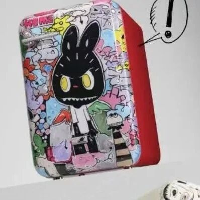 泡泡玛特首款LABUBU冰箱秒售罄via 界面新闻