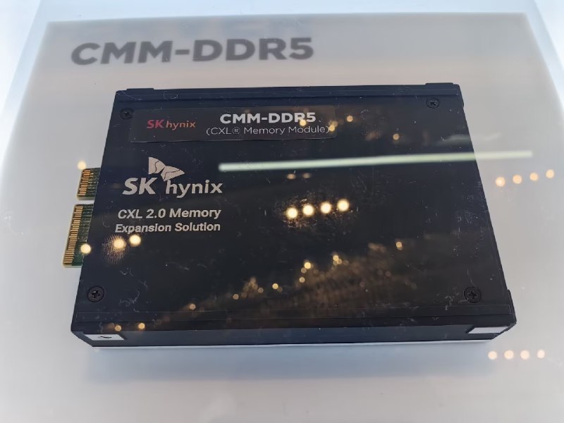 SK海力士展出最新CMM-DDR5内存：单条128GB+、带宽36GB/s在今日举行的CFMS 2026全球闪存峰会上，SK海力士展出了旗下CMM-DDR5 CXL内存模组，面向AI服务器和高性能计算场景提供大容量内存扩展方案