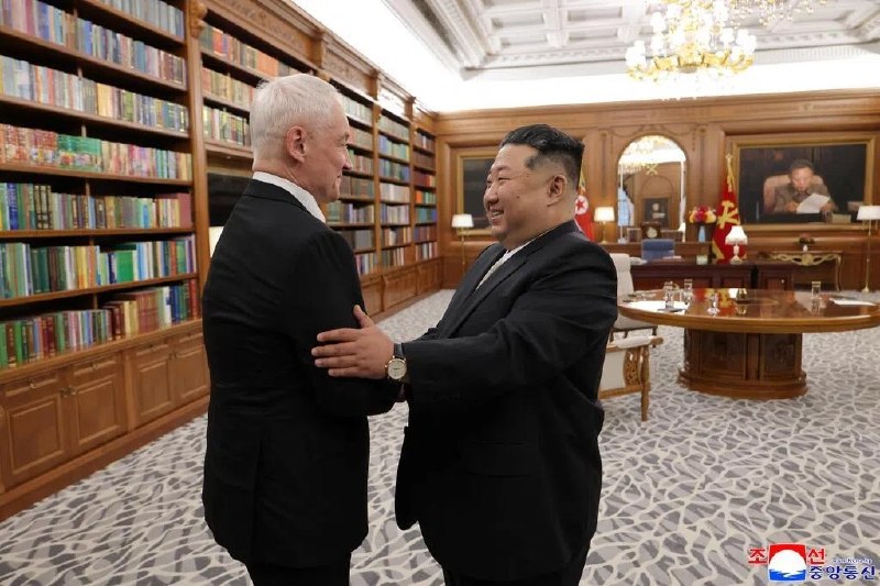 金正恩：朝鲜一如既往支持俄罗斯政策朝鲜领导人金正恩会见来访的俄罗斯国防部长时说，朝鲜将继续支持俄罗斯的政策，并与俄国防部长讨论了国际政治局势