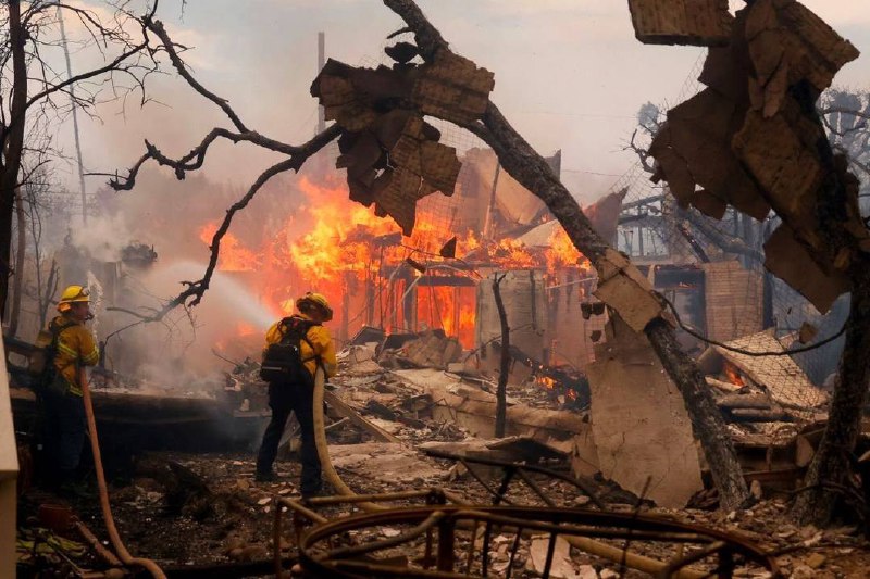 美国加州帕利塞兹大火已致2死多伤当地时间1月8日，总台记者获悉，美国洛杉矶“帕利塞兹大火”已造成至少两人死亡，多人重伤，1000余座建筑被摧毁