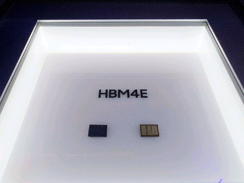 英伟达确认三星、SK海力士、美光为HBM4供应商英伟达首席执行官黄仁勋周五在首尔宣布，三星电子、SK海力士和美光科技均已通过认证，将为英伟达下一代人工智能平台Vera Rubin供应HBM4高带宽存储芯片