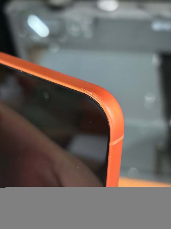 iPhone 17 Pro Max铝合金机身一碰就花 博主直呼苦不堪言博主麦子俊i发文表示，iPhone 17 Pro Max的铝合金机身耐用性令人担忧
