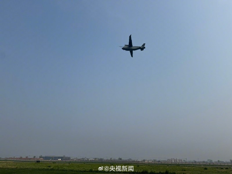 长鹰-8大型运输无人机成功首飞 一口气能从北京飞到新疆据央视新闻报道，今日，由中国兵器工业集团自主研发的长鹰-8大型运输无人机，在河南郑州成功首飞，成为全球迄今首飞成功的最大无人运输机