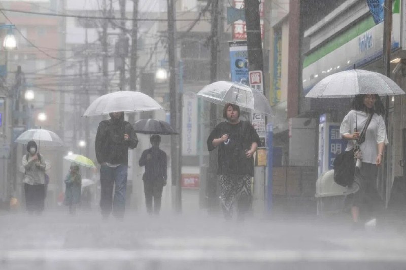 日本西南部连日暴雨 南九州山洪与滑坡风险升高日本西南部出现强降雨，南九州地区首当其冲