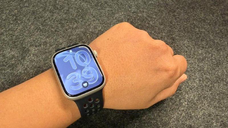 你戴Apple Watch？苹果在中国推出名为"还好戴着它"的 Apple Watch 营销活动，通过专属网页和特别播客节目讲述三位用户（Me Junyan、Chen Huimin 和 Yang Xiao）借助跌倒检测、碰撞检测和心率警报等功能获救的真实故事