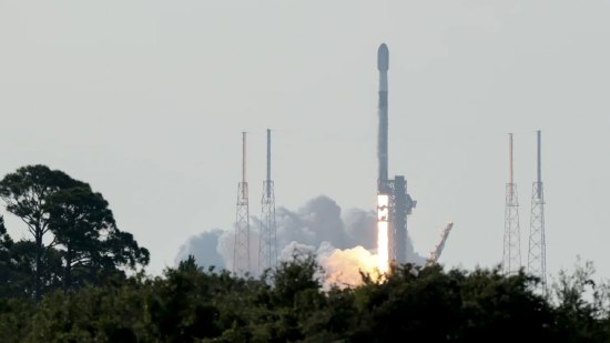 SpaceX尚未公布载人登火星时间表 Kalshi交易员认为本十年内难以实现SpaceX上周五在纳斯达克正式挂牌上市，首日股价大涨逾19%，市值突破2万亿美元大关