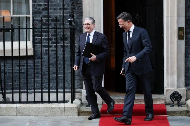 斯塔默：英国将在北约峰会前公布国防计划英国首相府发言人证实，首相斯塔默已明确告知北大西洋公约组织（NATO）秘书长吕特，英国政府将在下月于安卡拉举行的北约峰会开幕前，正式公布外界瞩目已久的国防投资计划