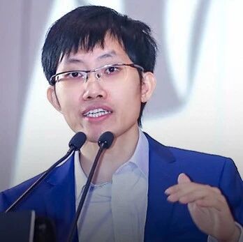 梁文锋挖来一位学弟via 投资界