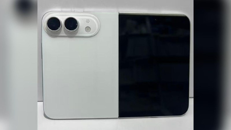 曝料显示，苹果折叠屏 iPhone 机模已基本定型，可能只出白色版