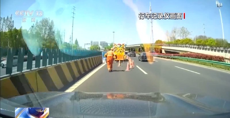 辅助驾驶≠自动驾驶 上海一司机弯腰捡瓶酿成致命车祸目前智能驾驶技术虽然发展迅速，但大家千万要注意，现阶段所有量产技术都是辅助驾驶，并不是自动驾驶