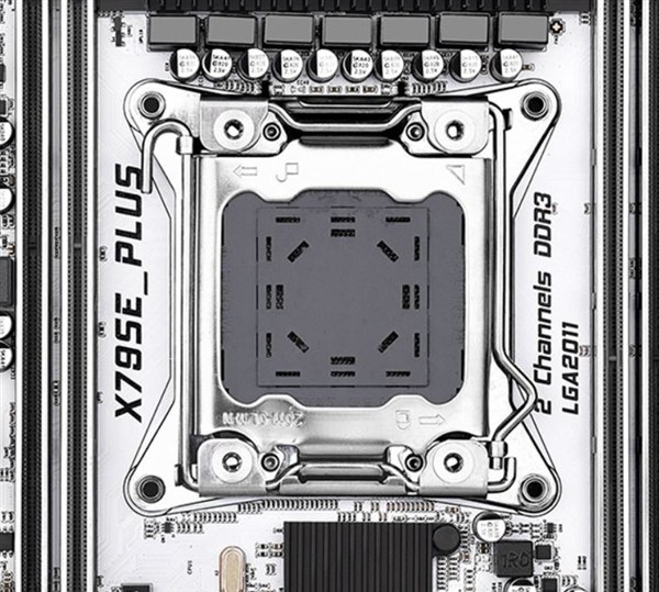 Intel下代CPU插座又生变 插座左右两侧各有一个压杆大家应该已经知道，Intel下代桌面处理器Nova Lake-S将改用新的封装接口，其中主流级是LGA1954，发烧级则是LGA4326