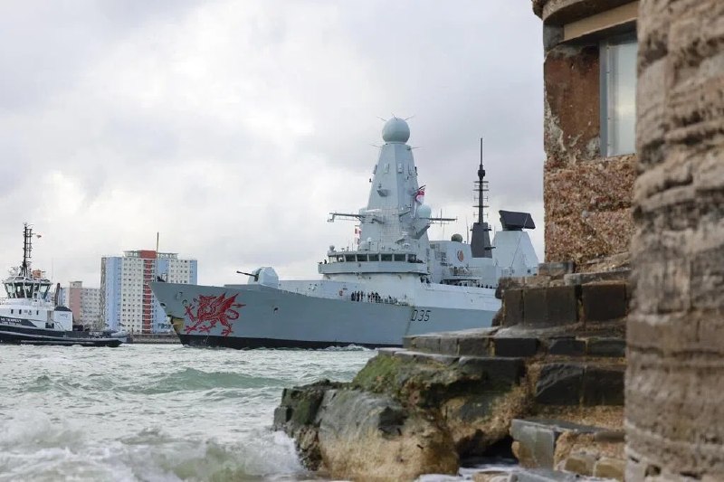 英国派军舰往中东 准备参加霍尔木兹海峡护航行动英国国防部说，在参加任何霍尔木兹海峡护航国际任务之前，英国派遣一艘驱逐舰前往中东