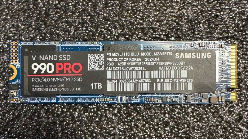 大批990 Pro假货泛滥 三星作出回应：非常重视 坚决打击三星官方就近期出现大量假冒990 Pro固态硬盘一事作出回应