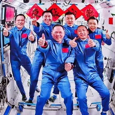 神舟二十三号航天员乘组顺利进驻“天宫”via 界面新闻