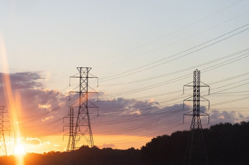 T早报｜美国七大科技巨头签署自主供电承诺；2025年AI核心产业规模超1.2万亿元；B站首次实现全年盈利推荐：京东2025年四季度收入增速放缓至1.5%；华为两大汽车业务首次同台亮相；帕西尼完成超10亿元融资美国得克萨斯州休斯敦，电力传输设备