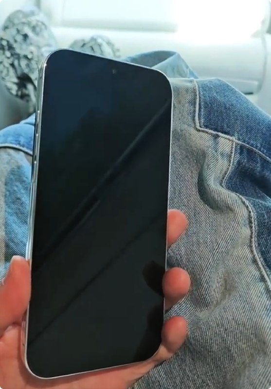 追觅俞浩晒模块化手机：不仅镜头能拆 机身都能拆追觅科技创始人俞浩直接放出了自家模块化手机的真机视频，这款手机的设计非常有看点，镜头和后盖都能单独拆卸，可玩性很高