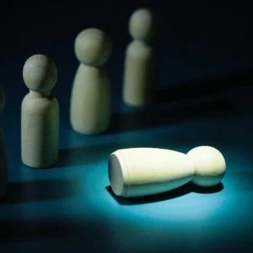 司法判例为AI替代划红线，莫让劳动者独自承担“技术革命”风险丨界面快评via 界面新闻