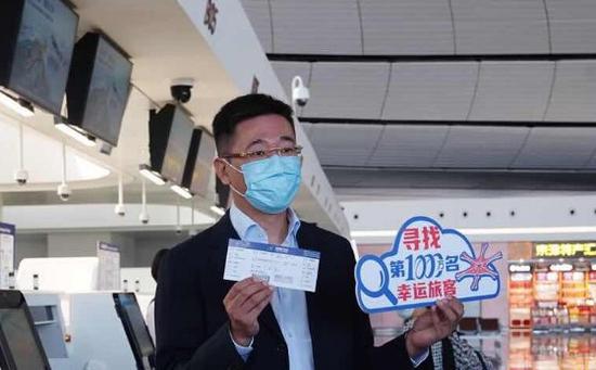 国内首创 北京大兴机场试点取消纸质登机牌中国联合航空联合北京大兴国际机场正式宣布，自2026年3月29日起，试点取消该机场始发国内航班纸质登机牌打印服务