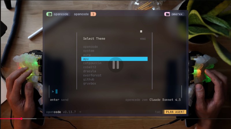 这个终端效果是如何实现的？各个朋友，在油管上看到 Opencode 介绍视频，博主用的终端效果是如何实现的，猜测应该是 macOS + item2 吧，具体用什么实现的呢？via V2EX - 技术 (author: devzhaoyou)