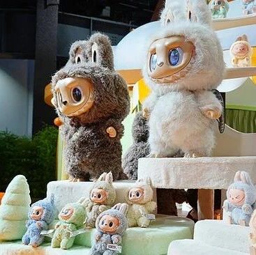 泡泡玛特LABUBU冰箱未发售已溢价3000元4月27日下午，“LABUBU冰箱溢价3000元”的词条飙上微博热搜榜前列，引发网友热议