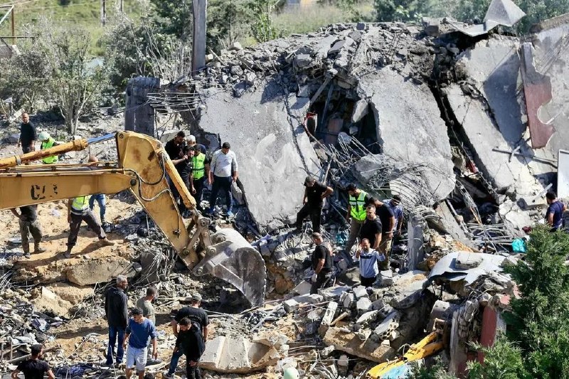 以军空袭黎巴嫩多地 致20多人死亡黎巴嫩南部村庄萨克萨基耶（Saksakieh）周六（5月9日）遭受以色列空袭，救援人员随即在遇袭建筑物废墟中展开搜救