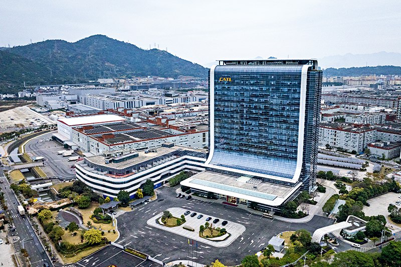 【周刊提前读】动力电池景气度上行 上下游博弈与技术洗牌交织【本文系数据通用户提前专享】电池迎来新一轮景气行情，上下游博弈再起2025年2月6日，福建省宁德市，宁德时代