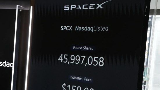 SpaceX成华尔街史上规模最大交易行情之一SpaceX A 类股票成交量已突破 2.07 亿股，成交金额接近 330 亿美元；远超同日纳指 100ETF（QQQ）约 220 亿美元、标普 500ETF（SPY）180 亿美元的成交规模