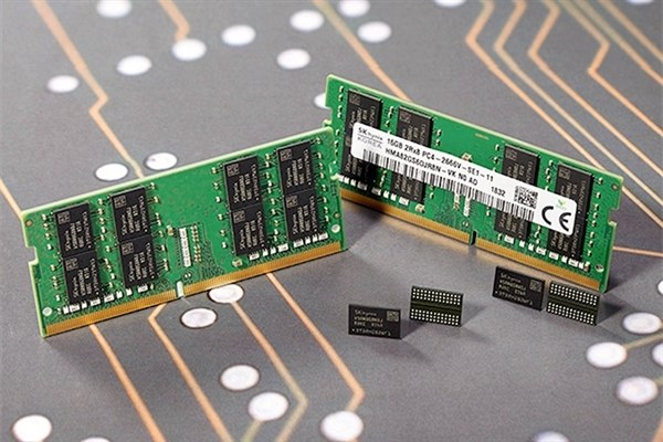 内存市场冰火两重天：DDR4价格单月暴跌16% DDR5还得涨内存市场已经涨了快一年了，现货价格比去年涨了5-10倍，不过最近市场也开始分化，落后一代的DDR4已经涨不动了
