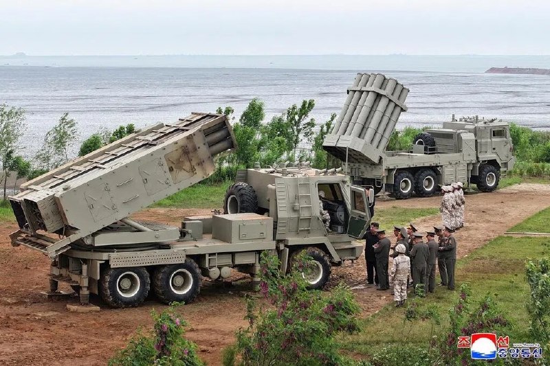 金正恩观摩朝鲜国防科研机关重要武器试验朝中社星期三（5月27日）报道，朝鲜导弹总局和国防科学院26日进行了轻型多用途导弹发射系统和多管战术巡航导弹武器系统试验